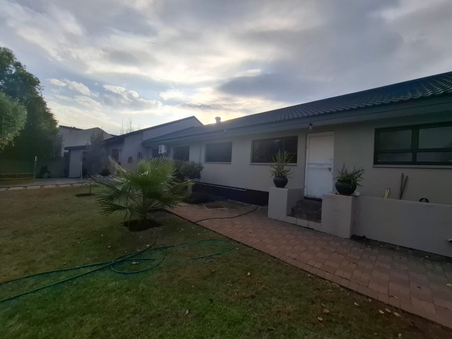 4 Bedroom Property for Sale in Pellissier Free State